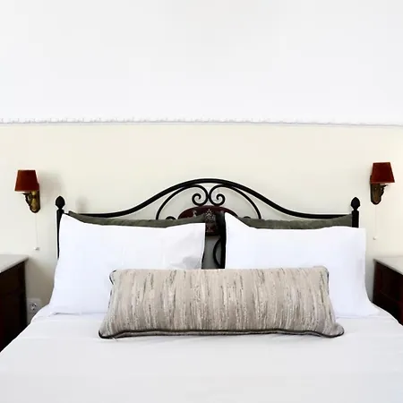 Apiro Syros Aparthotel 3*