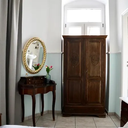 Apiro Syros