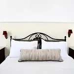 Apiro Syros Apart-hotel 3*
