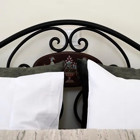 Apiro Syros Aparthotel 3*