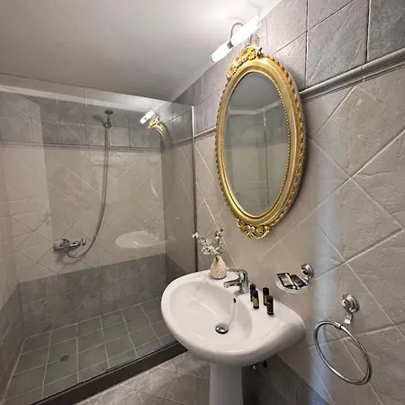 Apiro Syros 3*